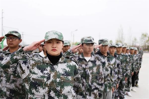 挑戰(zhàn)自我，勇于拼搏——蘭州新華互聯(lián)網(wǎng)中等職業(yè)學(xué)校春訓(xùn)總結(jié)大會(huì)