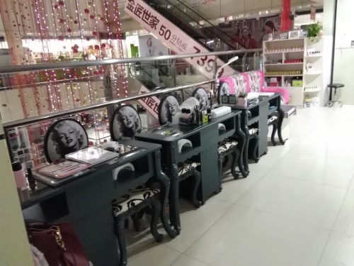 纖指圓夢想！保定東方技工學校創(chuàng)業(yè)者——李丹！  