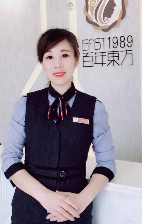  青花美甲怎么做？保定東方技工學(xué)校教你巧做美甲！