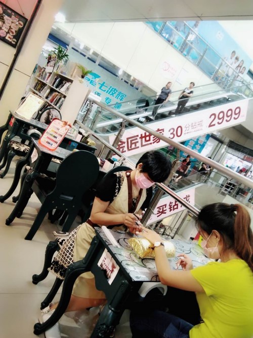 纖指圓夢想！保定東方技工學校創(chuàng)業(yè)者——李丹！  