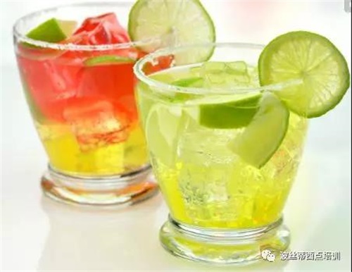 煙臺(tái)波絲蒂學(xué)校7月22日時(shí)尚冰品冷飲咖啡班開課啦！
