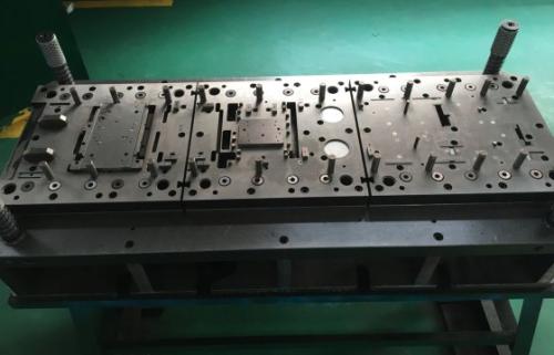 天津職業(yè)技術(shù)學(xué)院模具設(shè)計(jì)與制造學(xué)什么？