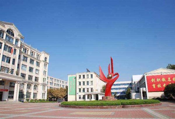 青島中魯中等專業(yè)學(xué)校校址在哪兒？如何報名？