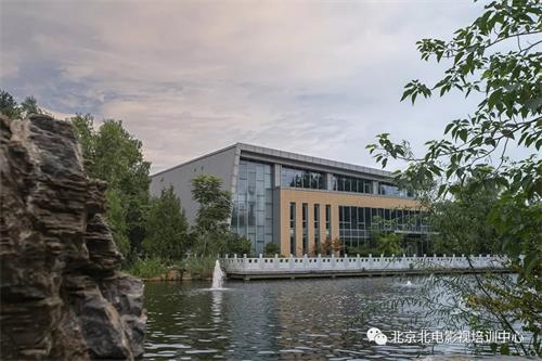 北京播音主持學(xué)校有什么可報(bào)考的院校？