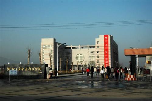 專業(yè)技術(shù)與薪資福利可以兼得，就在河北現(xiàn)代冶金工業(yè)學(xué)校！