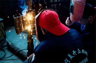 濟(jì)寧美開(kāi)樂(lè)技校有電工專(zhuān)業(yè)嗎？   
